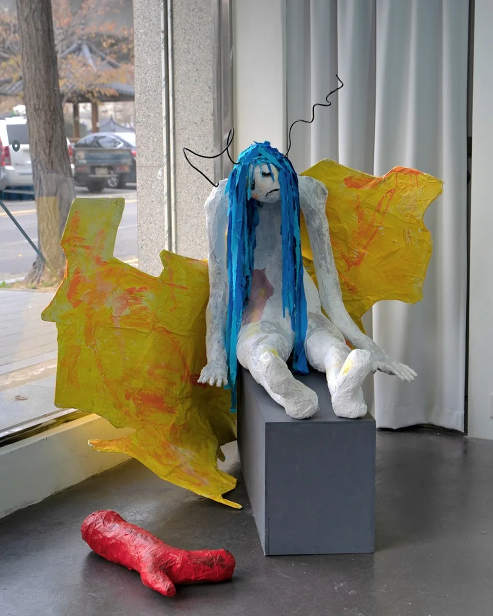 Na-bi taking a break sculpture