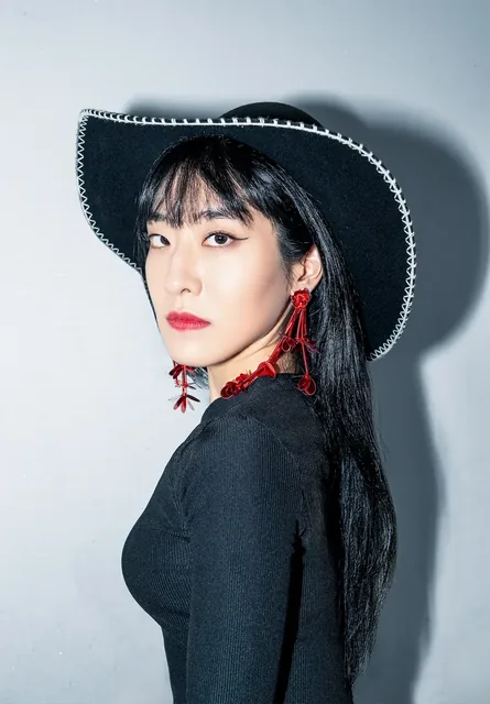 Femme &mdash; 1