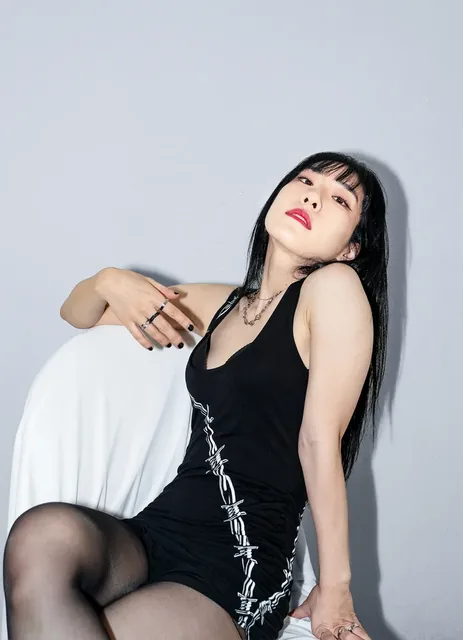 Femme &mdash; 9